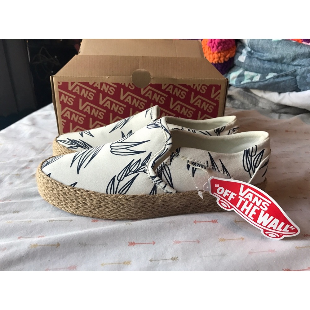 VANS.